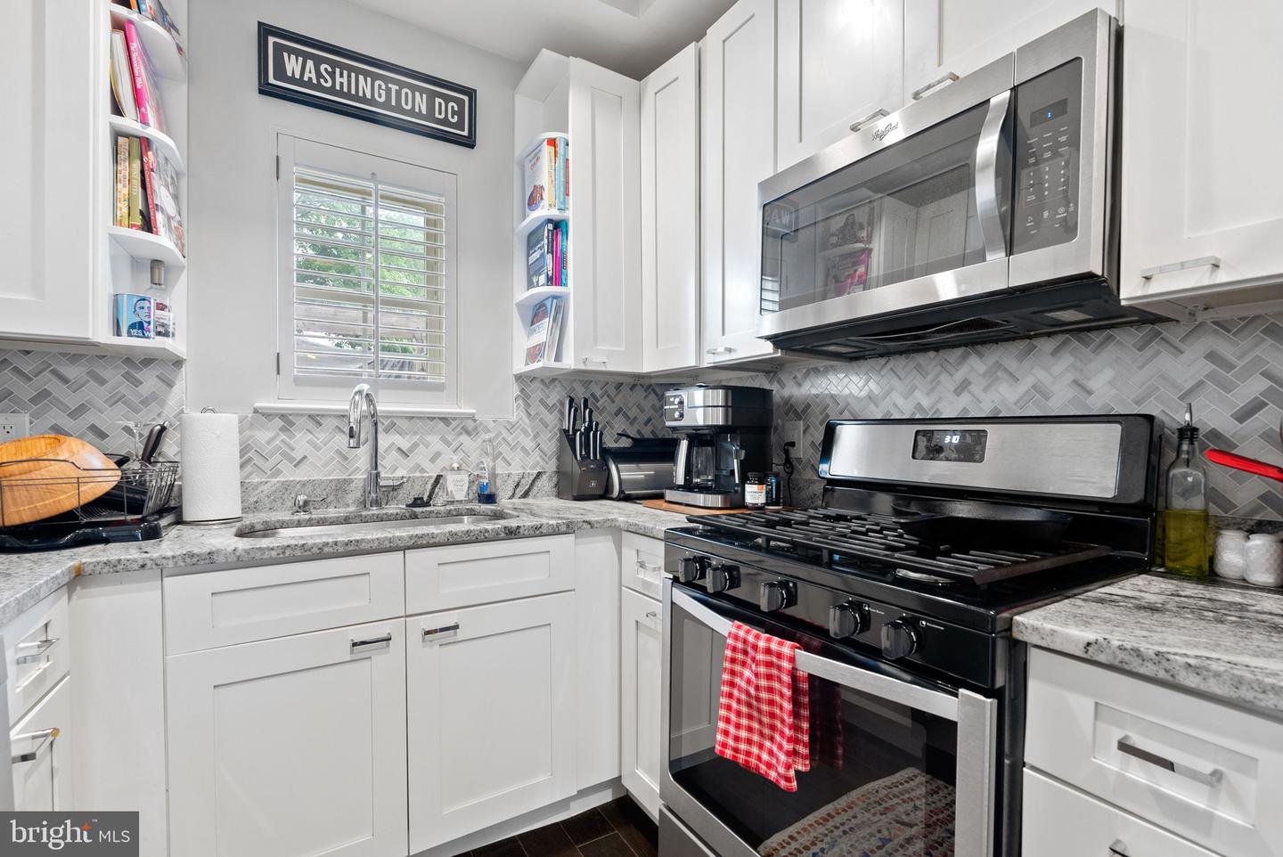1610 LEVIS ST NE, WASHINGTON, District Of Columbia 20002, 2 Bedrooms Bedrooms, ,2 BathroomsBathrooms,Residential,For sale,1610 LEVIS ST NE,DCDC2201154 MLS # DCDC2201154