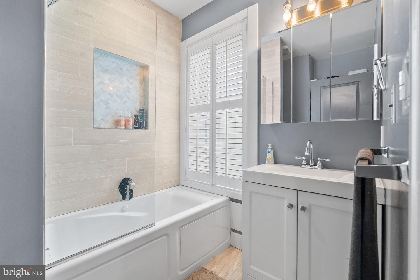 1610 LEVIS ST NE, WASHINGTON, District Of Columbia 20002, 2 Bedrooms Bedrooms, ,2 BathroomsBathrooms,Residential,For sale,1610 LEVIS ST NE,DCDC2201154 MLS # DCDC2201154