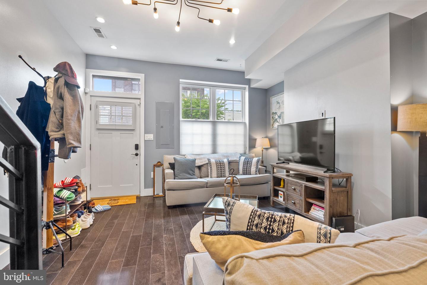 1610 LEVIS ST NE, WASHINGTON, District Of Columbia 20002, 2 Bedrooms Bedrooms, ,2 BathroomsBathrooms,Residential,For sale,1610 LEVIS ST NE,DCDC2201154 MLS # DCDC2201154