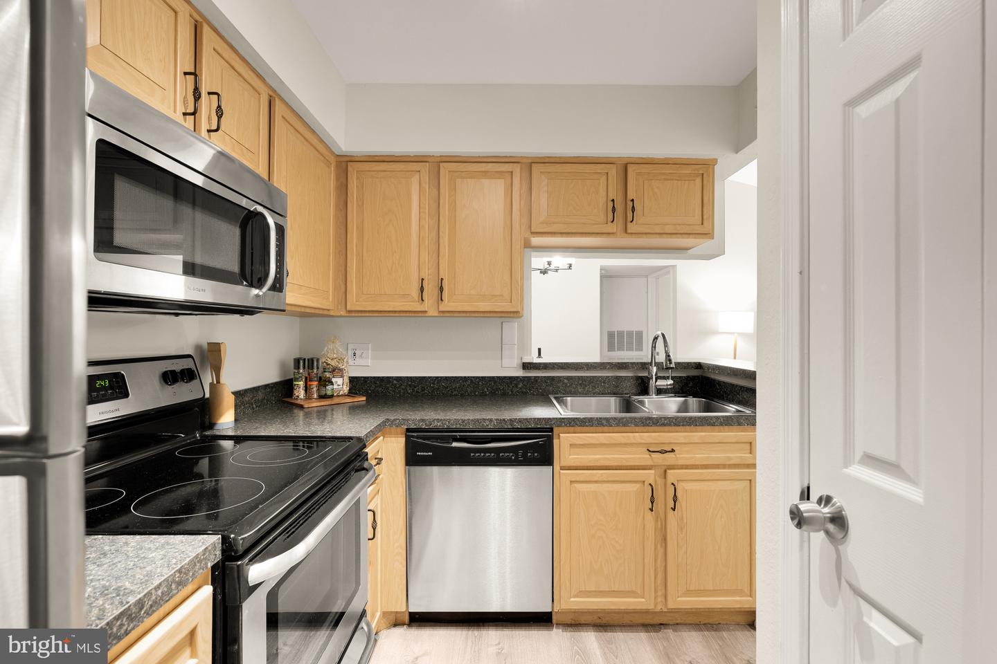 3303 WYNDHAM CIR #347, ALEXANDRIA, Virginia 22302, 2 Bedrooms Bedrooms, ,2 BathroomsBathrooms,Residential,For sale,3303 WYNDHAM CIR #347,VAAX2045446 MLS # VAAX2045446