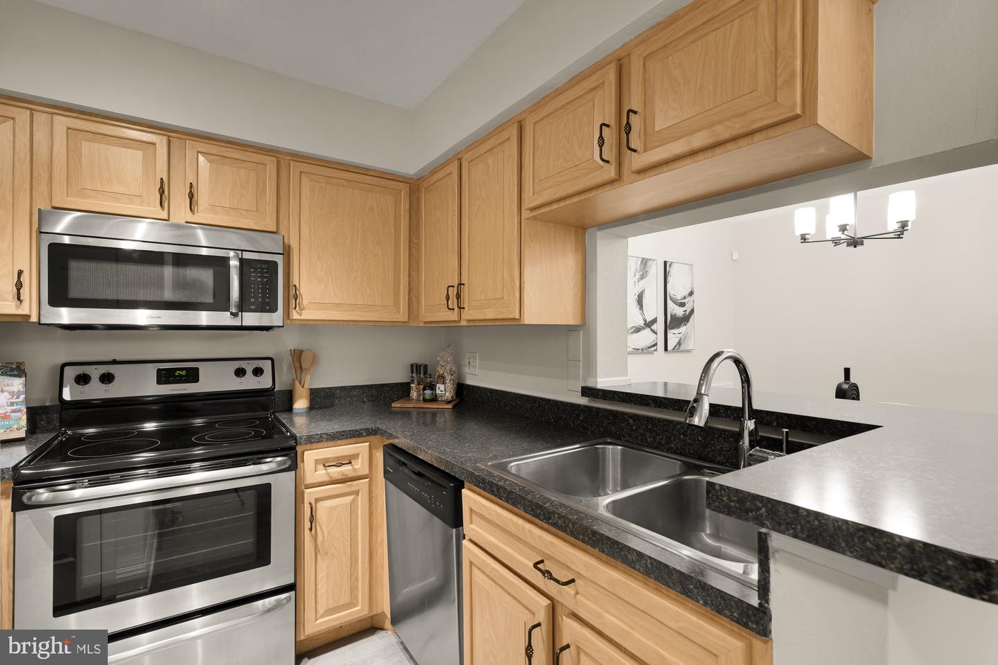 3303 WYNDHAM CIR #347, ALEXANDRIA, Virginia 22302, 2 Bedrooms Bedrooms, ,2 BathroomsBathrooms,Residential,For sale,3303 WYNDHAM CIR #347,VAAX2045446 MLS # VAAX2045446