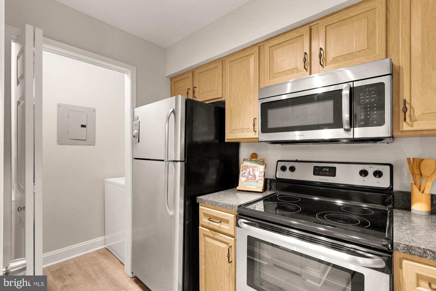 3303 WYNDHAM CIR #347, ALEXANDRIA, Virginia 22302, 2 Bedrooms Bedrooms, ,2 BathroomsBathrooms,Residential,For sale,3303 WYNDHAM CIR #347,VAAX2045446 MLS # VAAX2045446