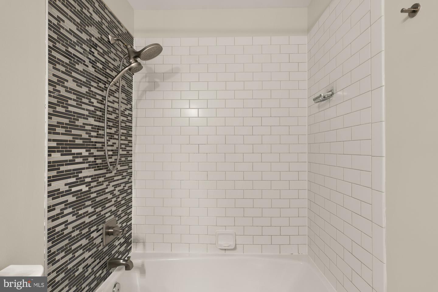 3303 WYNDHAM CIR #347, ALEXANDRIA, Virginia 22302, 2 Bedrooms Bedrooms, ,2 BathroomsBathrooms,Residential,For sale,3303 WYNDHAM CIR #347,VAAX2045446 MLS # VAAX2045446