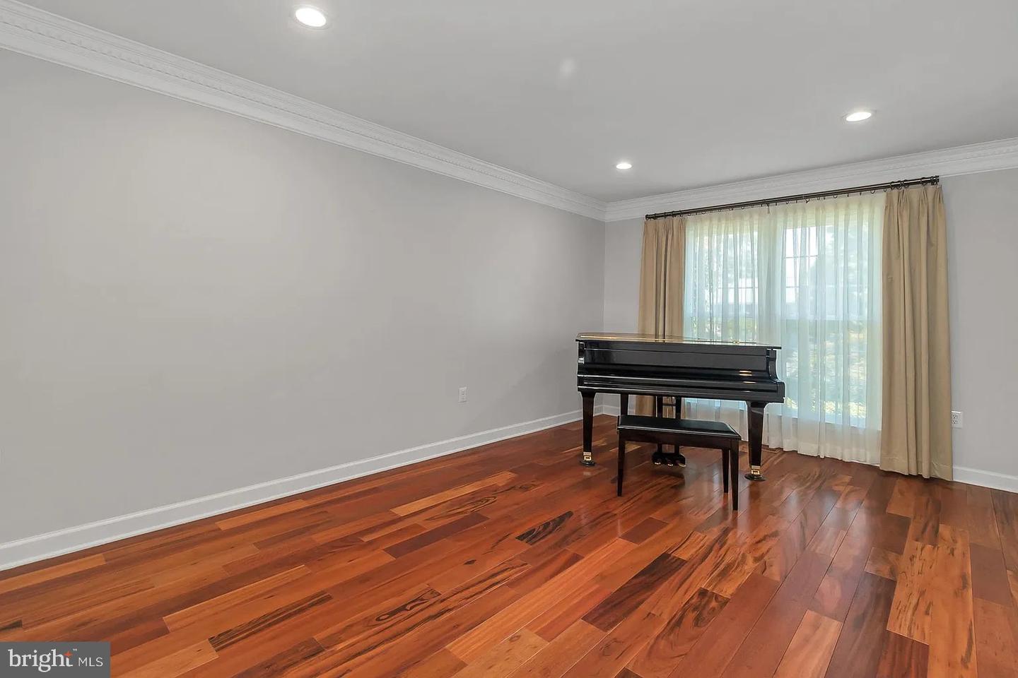 5503 CHESTERMILL CT, FAIRFAX, Virginia 22030, 4 Bedrooms Bedrooms, ,3 BathroomsBathrooms,Residential,For sale,5503 CHESTERMILL CT,VAFX2241726 MLS # VAFX2241726