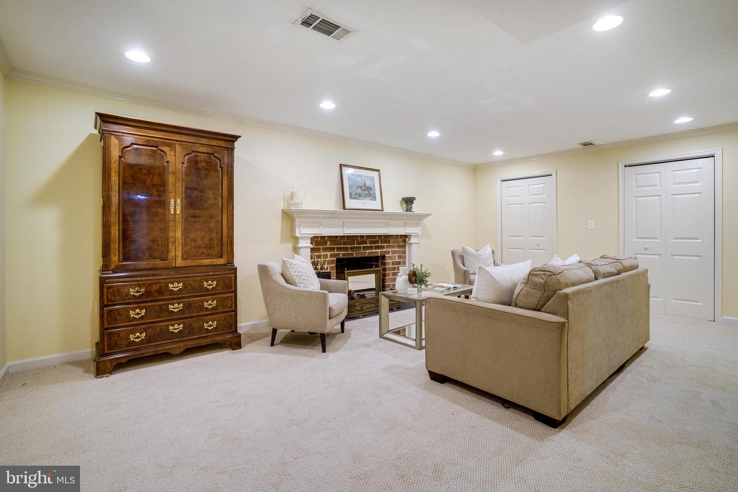 4629 32ND RD N, ARLINGTON, Virginia 22207, 5 Bedrooms Bedrooms, ,4 BathroomsBathrooms,Residential,For sale,4629 32ND RD N,VAAR2057702 MLS # VAAR2057702