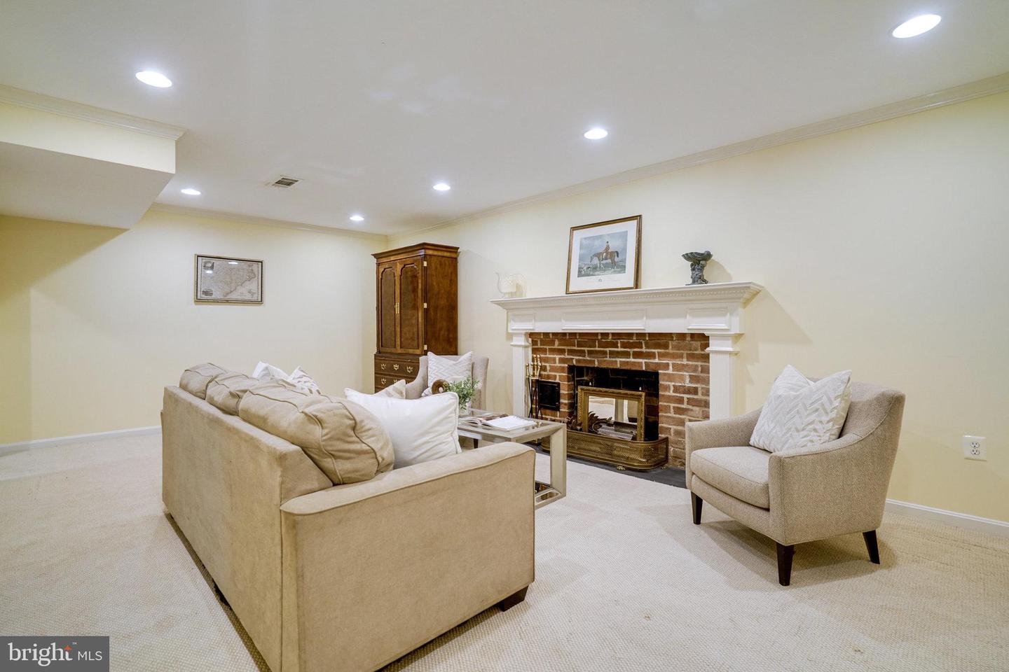 4629 32ND RD N, ARLINGTON, Virginia 22207, 5 Bedrooms Bedrooms, ,4 BathroomsBathrooms,Residential,For sale,4629 32ND RD N,VAAR2057702 MLS # VAAR2057702