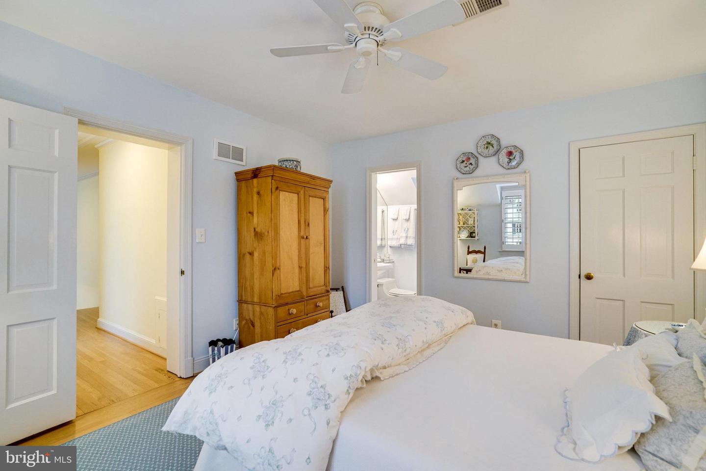 4629 32ND RD N, ARLINGTON, Virginia 22207, 5 Bedrooms Bedrooms, ,4 BathroomsBathrooms,Residential,For sale,4629 32ND RD N,VAAR2057702 MLS # VAAR2057702