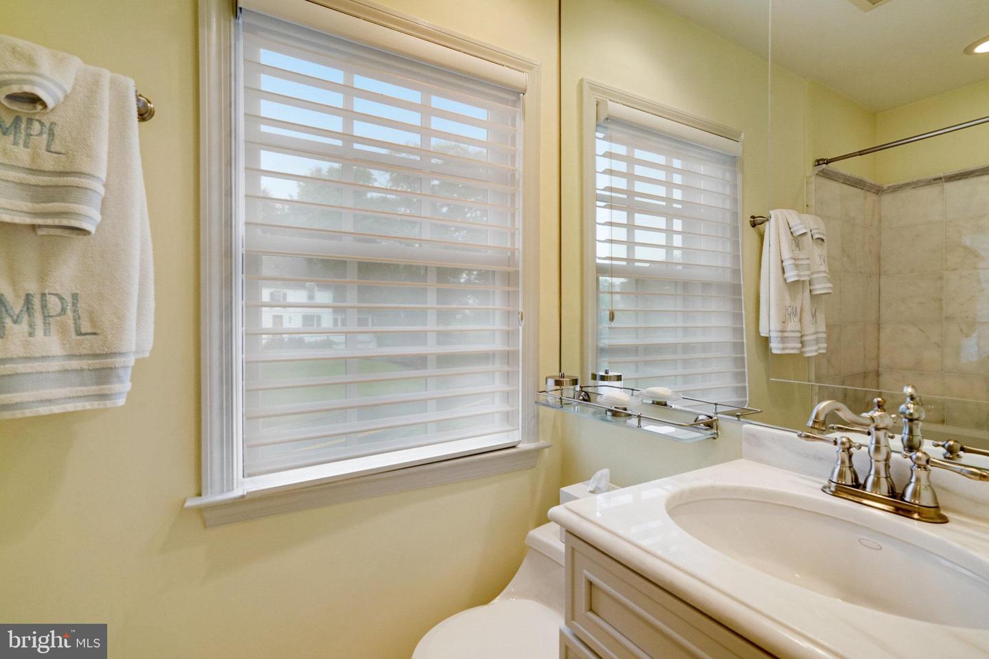4629 32ND RD N, ARLINGTON, Virginia 22207, 5 Bedrooms Bedrooms, ,4 BathroomsBathrooms,Residential,For sale,4629 32ND RD N,VAAR2057702 MLS # VAAR2057702