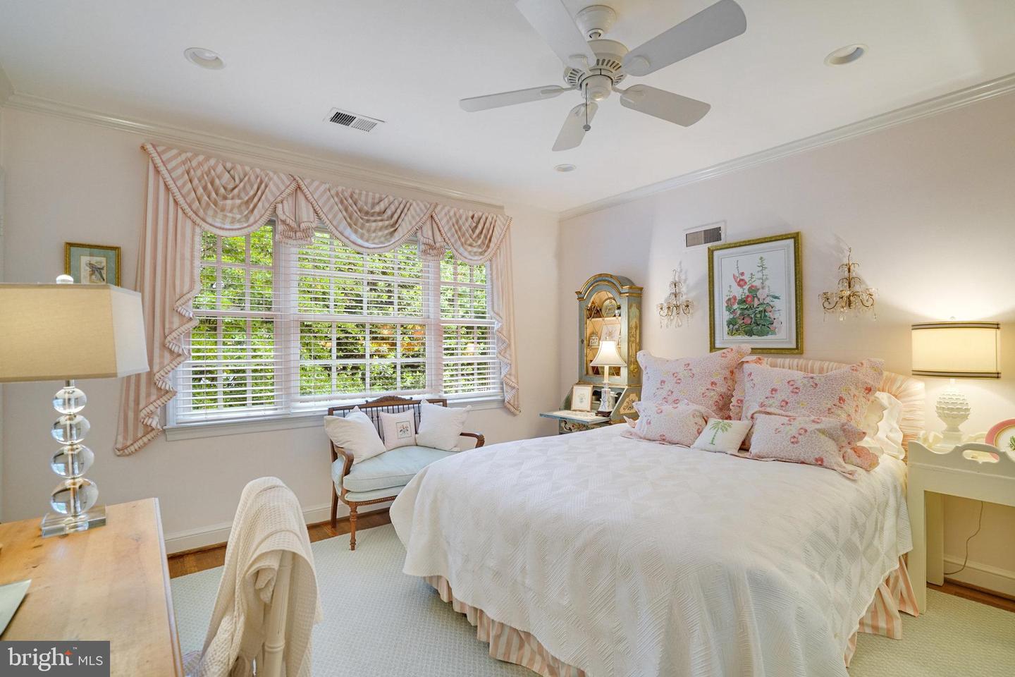 4629 32ND RD N, ARLINGTON, Virginia 22207, 5 Bedrooms Bedrooms, ,4 BathroomsBathrooms,Residential,For sale,4629 32ND RD N,VAAR2057702 MLS # VAAR2057702