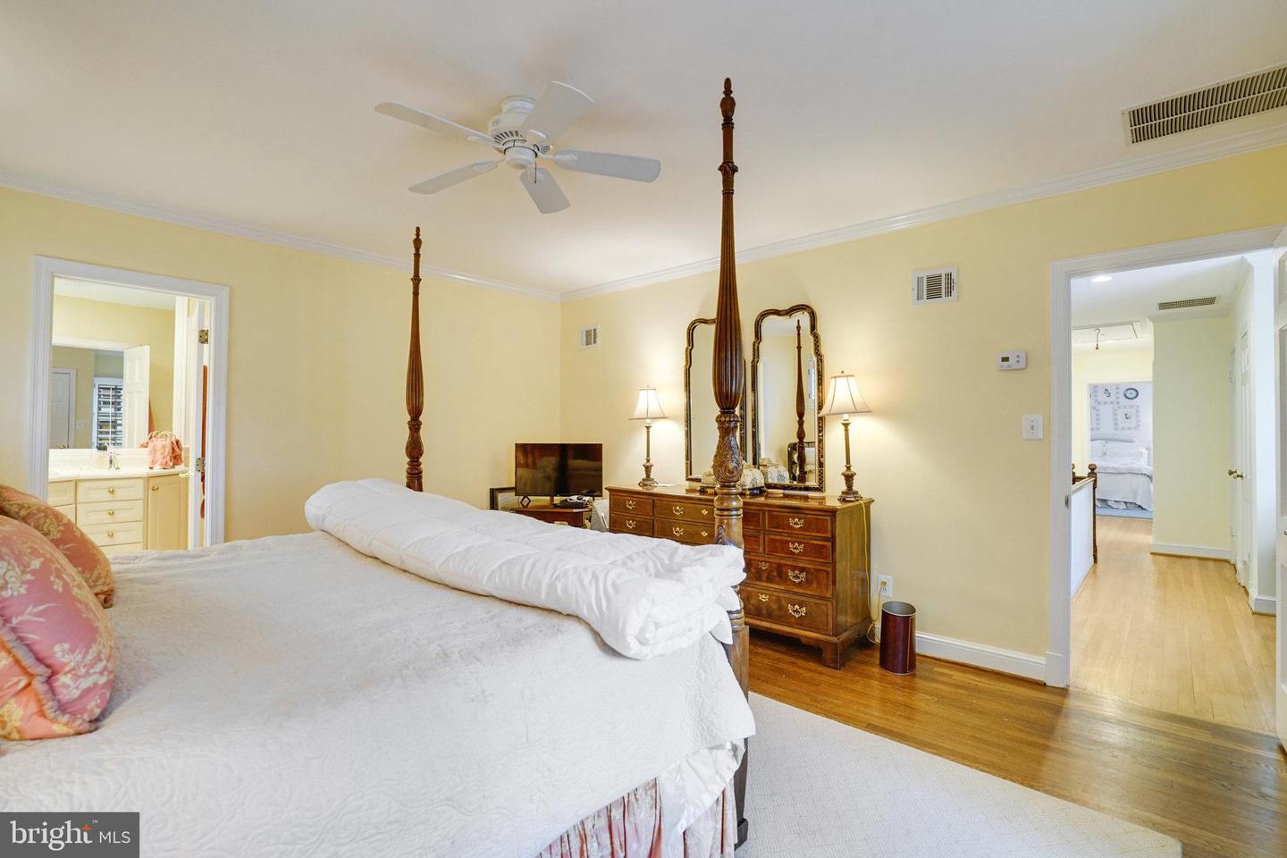 4629 32ND RD N, ARLINGTON, Virginia 22207, 5 Bedrooms Bedrooms, ,4 BathroomsBathrooms,Residential,For sale,4629 32ND RD N,VAAR2057702 MLS # VAAR2057702