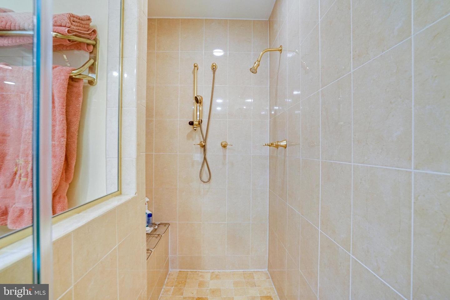 4629 32ND RD N, ARLINGTON, Virginia 22207, 5 Bedrooms Bedrooms, ,4 BathroomsBathrooms,Residential,For sale,4629 32ND RD N,VAAR2057702 MLS # VAAR2057702