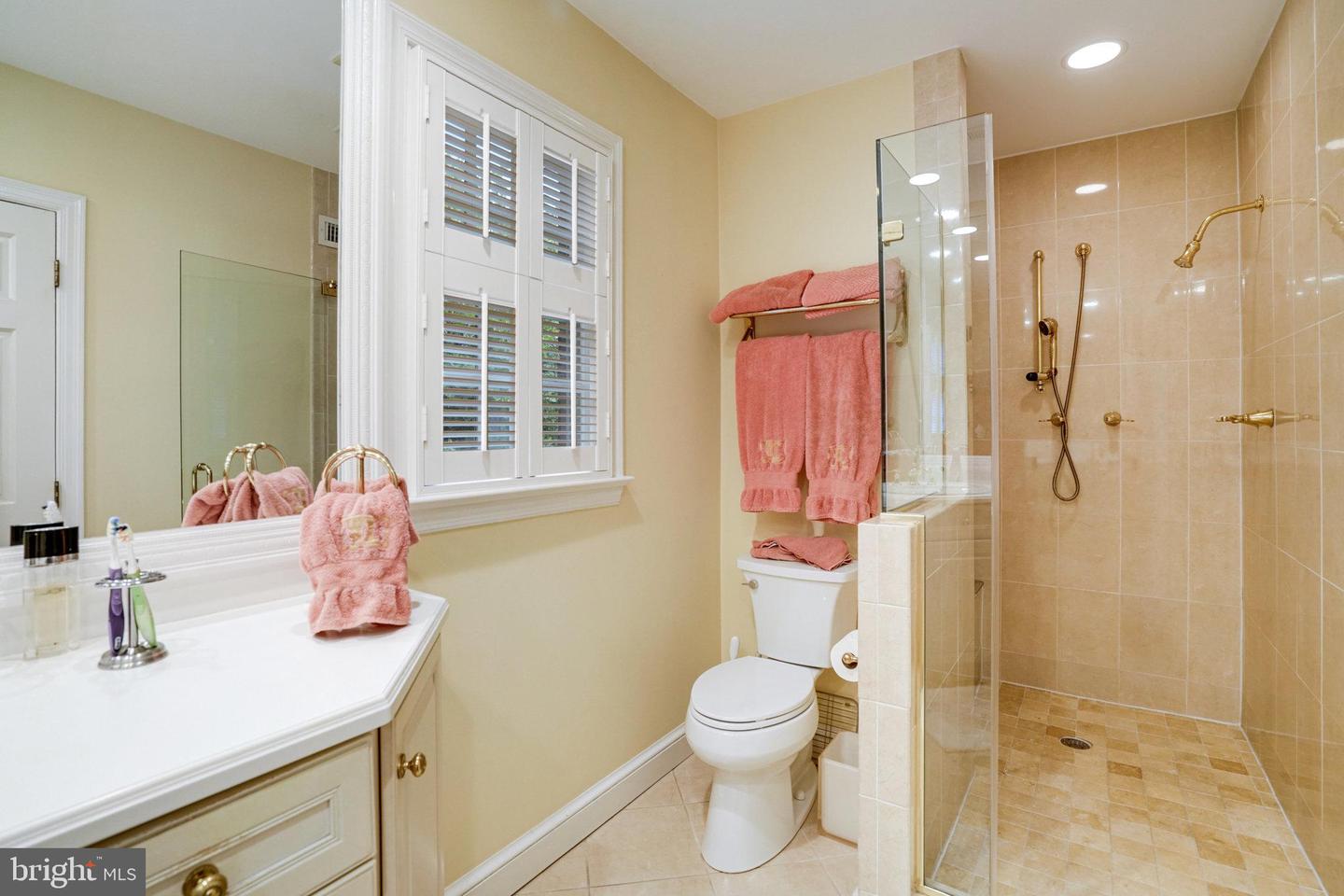 4629 32ND RD N, ARLINGTON, Virginia 22207, 5 Bedrooms Bedrooms, ,4 BathroomsBathrooms,Residential,For sale,4629 32ND RD N,VAAR2057702 MLS # VAAR2057702