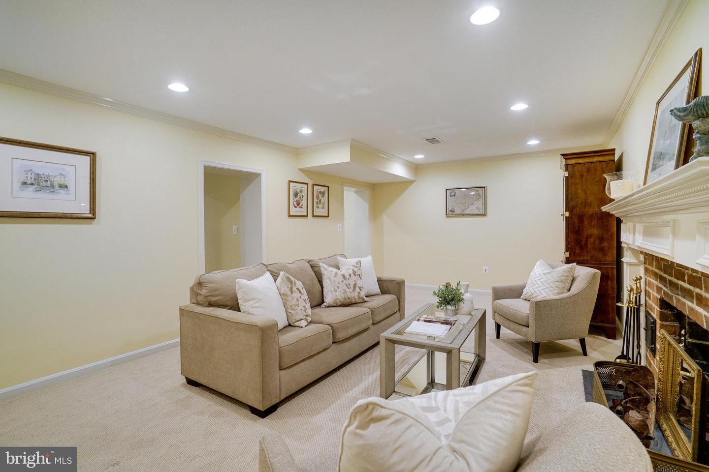 4629 32ND RD N, ARLINGTON, Virginia 22207, 5 Bedrooms Bedrooms, ,4 BathroomsBathrooms,Residential,For sale,4629 32ND RD N,VAAR2057702 MLS # VAAR2057702