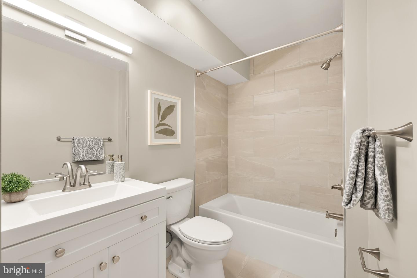 1753 W ST SE #B, WASHINGTON, District Of Columbia 20020, 2 Bedrooms Bedrooms, ,2 BathroomsBathrooms,Residential,For sale,1753 W ST SE #B,DCDC2201230 MLS # DCDC2201230