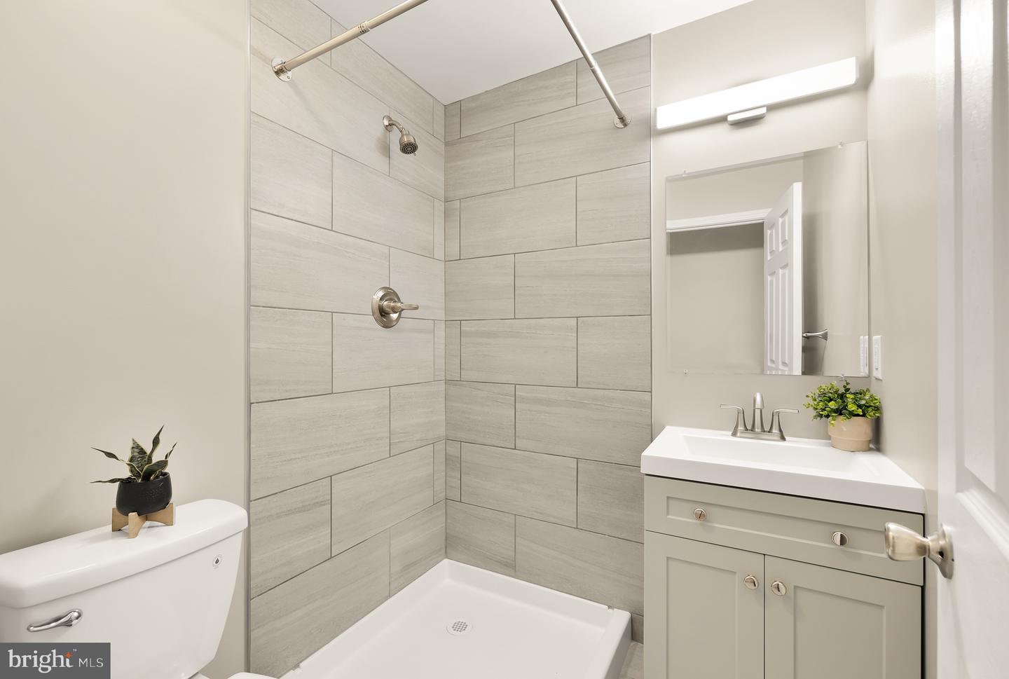 1753 W ST SE #B, WASHINGTON, District Of Columbia 20020, 2 Bedrooms Bedrooms, ,2 BathroomsBathrooms,Residential,For sale,1753 W ST SE #B,DCDC2201230 MLS # DCDC2201230