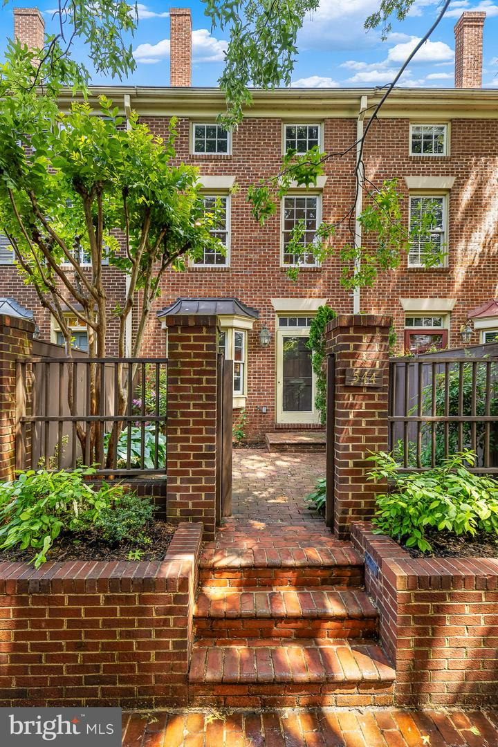544 N SAINT ASAPH ST, ALEXANDRIA, Virginia 22314, 2 Bedrooms Bedrooms, ,2 BathroomsBathrooms,Residential,For sale,544 N SAINT ASAPH ST,VAAX2043204 MLS # VAAX2043204