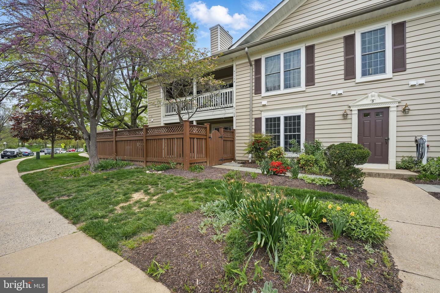 6118-A ESSEX HOUSE SQ, ALEXANDRIA, Virginia 22310, 2 Bedrooms Bedrooms, ,2 BathroomsBathrooms,Residential,For sale,6118-A ESSEX HOUSE SQ,VAFX2235616 MLS # VAFX2235616