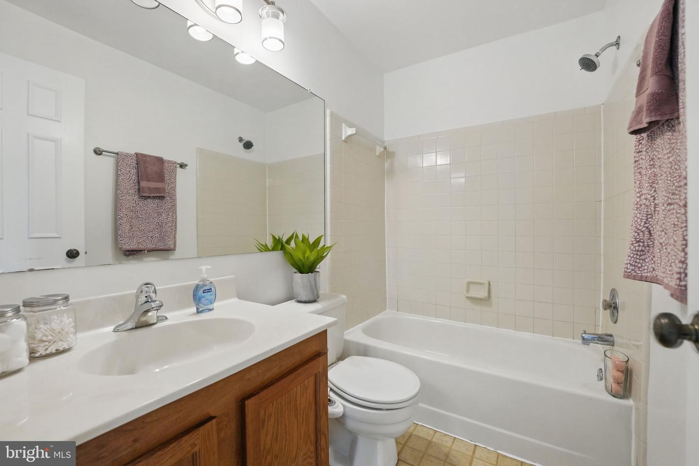 6118-A ESSEX HOUSE SQ, ALEXANDRIA, Virginia 22310, 2 Bedrooms Bedrooms, ,2 BathroomsBathrooms,Residential,For sale,6118-A ESSEX HOUSE SQ,VAFX2235616 MLS # VAFX2235616