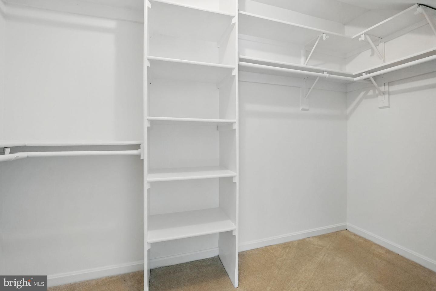 6118-A ESSEX HOUSE SQ, ALEXANDRIA, Virginia 22310, 2 Bedrooms Bedrooms, ,2 BathroomsBathrooms,Residential,For sale,6118-A ESSEX HOUSE SQ,VAFX2235616 MLS # VAFX2235616