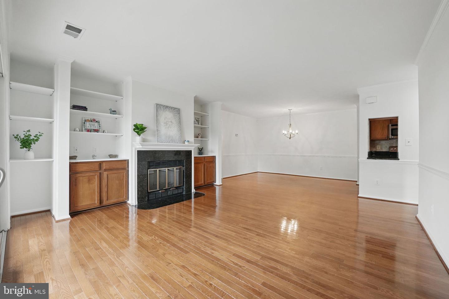 6118-A ESSEX HOUSE SQ, ALEXANDRIA, Virginia 22310, 2 Bedrooms Bedrooms, ,2 BathroomsBathrooms,Residential,For sale,6118-A ESSEX HOUSE SQ,VAFX2235616 MLS # VAFX2235616