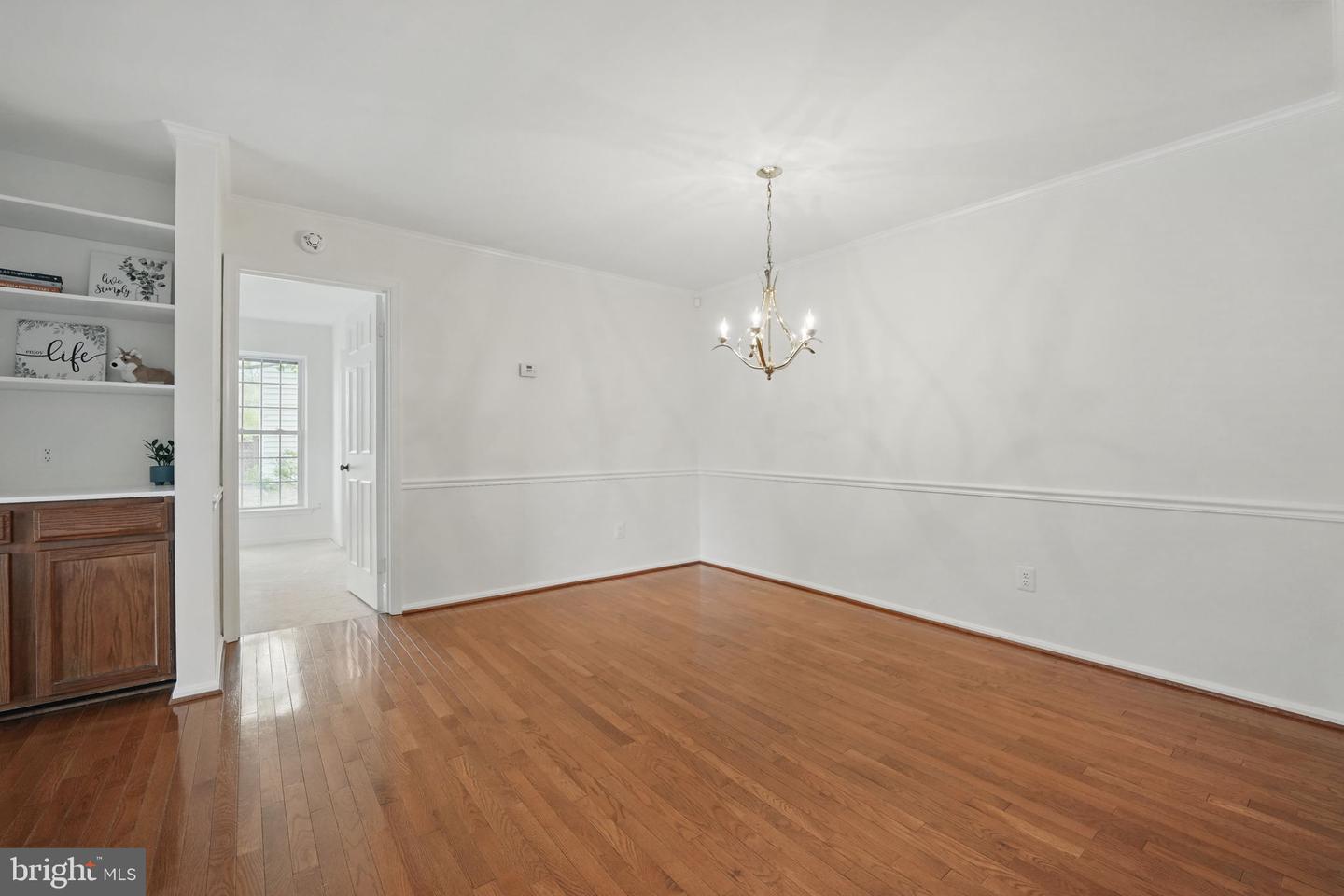 6118-A ESSEX HOUSE SQ, ALEXANDRIA, Virginia 22310, 2 Bedrooms Bedrooms, ,2 BathroomsBathrooms,Residential,For sale,6118-A ESSEX HOUSE SQ,VAFX2235616 MLS # VAFX2235616