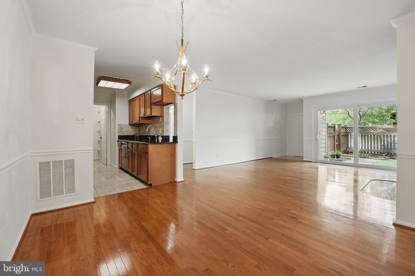 6118-A ESSEX HOUSE SQ, ALEXANDRIA, Virginia 22310, 2 Bedrooms Bedrooms, ,2 BathroomsBathrooms,Residential,For sale,6118-A ESSEX HOUSE SQ,VAFX2235616 MLS # VAFX2235616