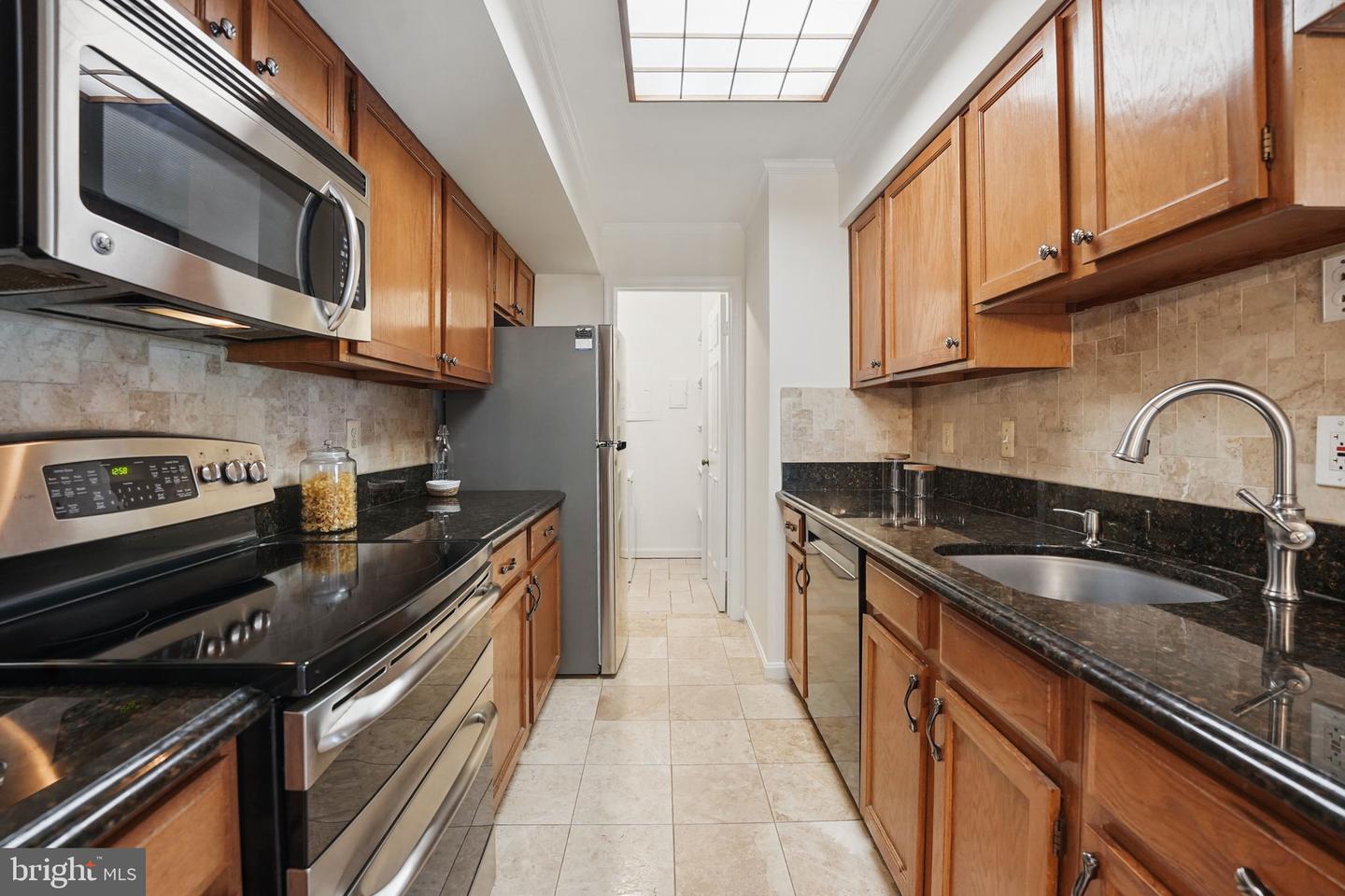 6118-A ESSEX HOUSE SQ, ALEXANDRIA, Virginia 22310, 2 Bedrooms Bedrooms, ,2 BathroomsBathrooms,Residential,For sale,6118-A ESSEX HOUSE SQ,VAFX2235616 MLS # VAFX2235616