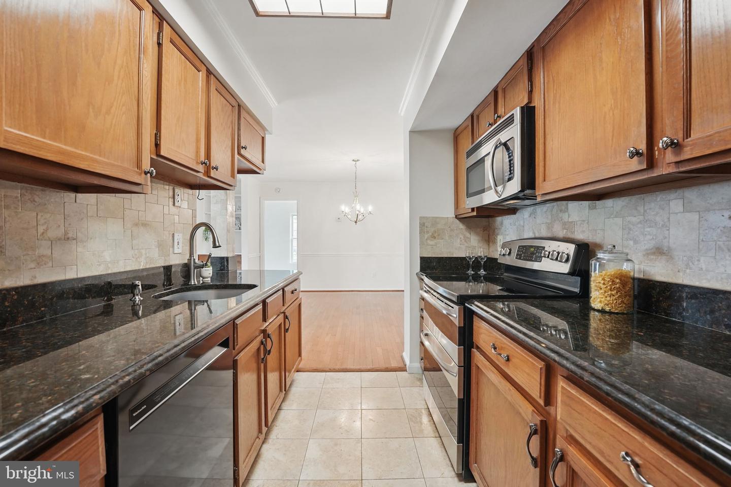6118-A ESSEX HOUSE SQ, ALEXANDRIA, Virginia 22310, 2 Bedrooms Bedrooms, ,2 BathroomsBathrooms,Residential,For sale,6118-A ESSEX HOUSE SQ,VAFX2235616 MLS # VAFX2235616