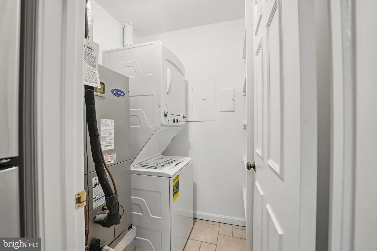 6118-A ESSEX HOUSE SQ, ALEXANDRIA, Virginia 22310, 2 Bedrooms Bedrooms, ,2 BathroomsBathrooms,Residential,For sale,6118-A ESSEX HOUSE SQ,VAFX2235616 MLS # VAFX2235616