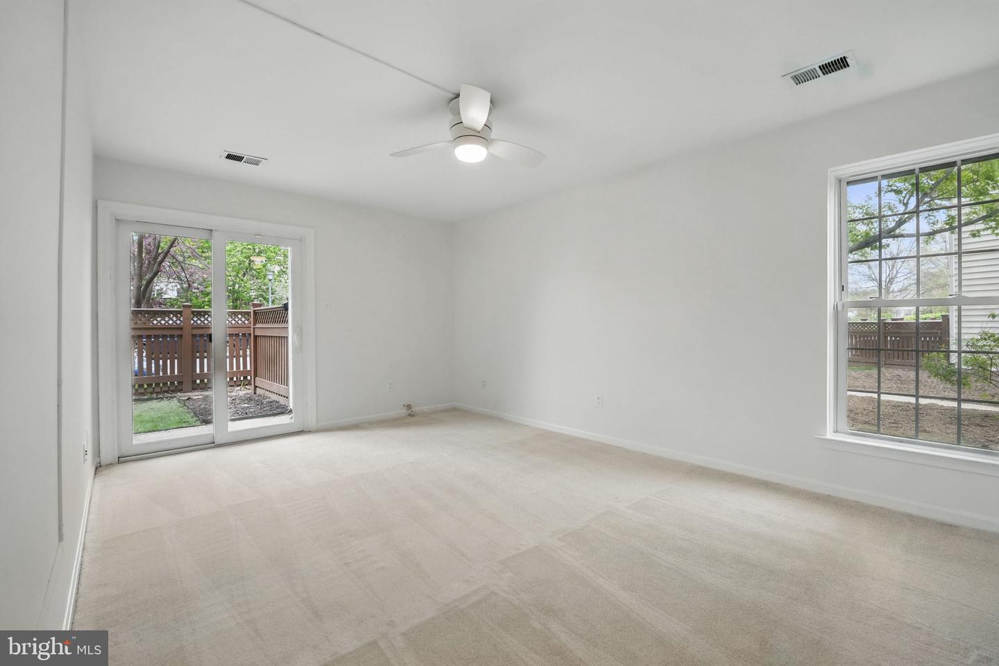 6118-A ESSEX HOUSE SQ, ALEXANDRIA, Virginia 22310, 2 Bedrooms Bedrooms, ,2 BathroomsBathrooms,Residential,For sale,6118-A ESSEX HOUSE SQ,VAFX2235616 MLS # VAFX2235616