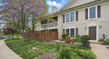 6118-A ESSEX HOUSE SQ, ALEXANDRIA, Virginia 22310, 2 Bedrooms Bedrooms, ,2 BathroomsBathrooms,Residential,For sale,6118-A ESSEX HOUSE SQ,VAFX2235616 MLS # VAFX2235616