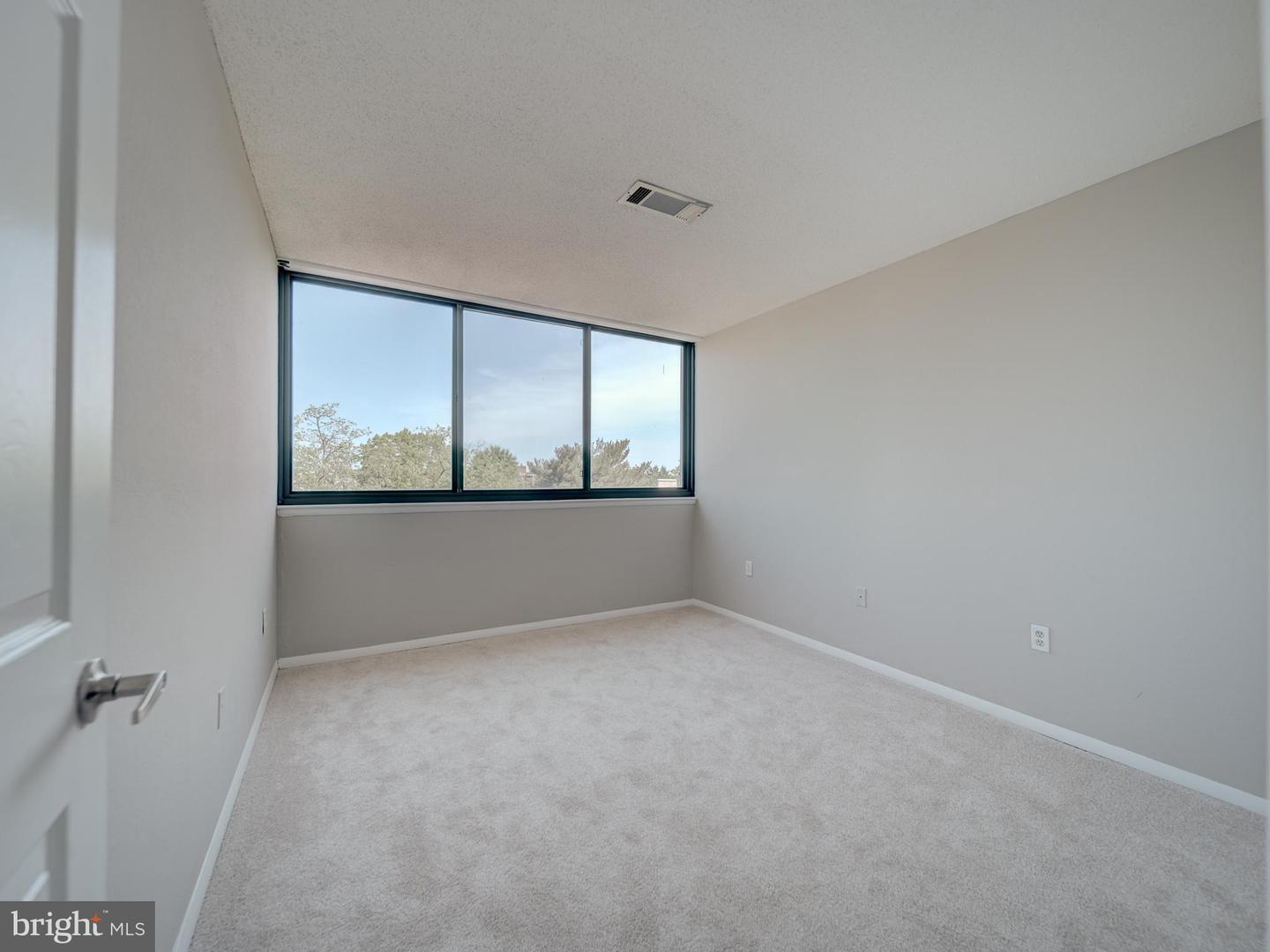 16 S VAN DORN ST #503, ALEXANDRIA, Virginia 22304, 2 Bedrooms Bedrooms, ,1 BathroomBathrooms,Residential,For sale,16 S VAN DORN ST #503,VAAX2044420 MLS # VAAX2044420