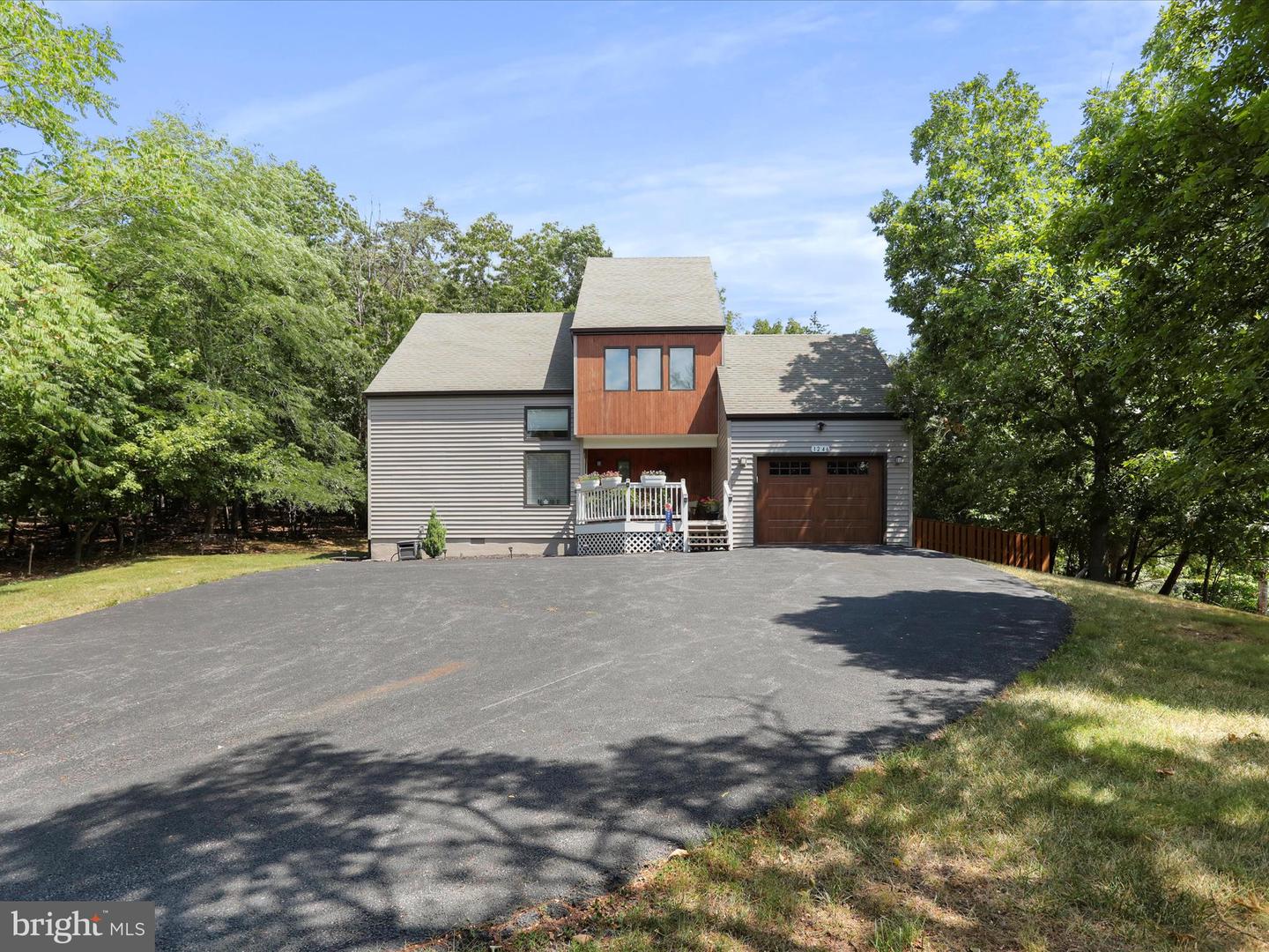 1246 LAKEVIEW DR, CROSS JUNCTION, Virginia 22625, 4 Bedrooms Bedrooms, ,2 BathroomsBathrooms,Residential,For sale,1246 LAKEVIEW DR,VAFV2033764 MLS # VAFV2033764