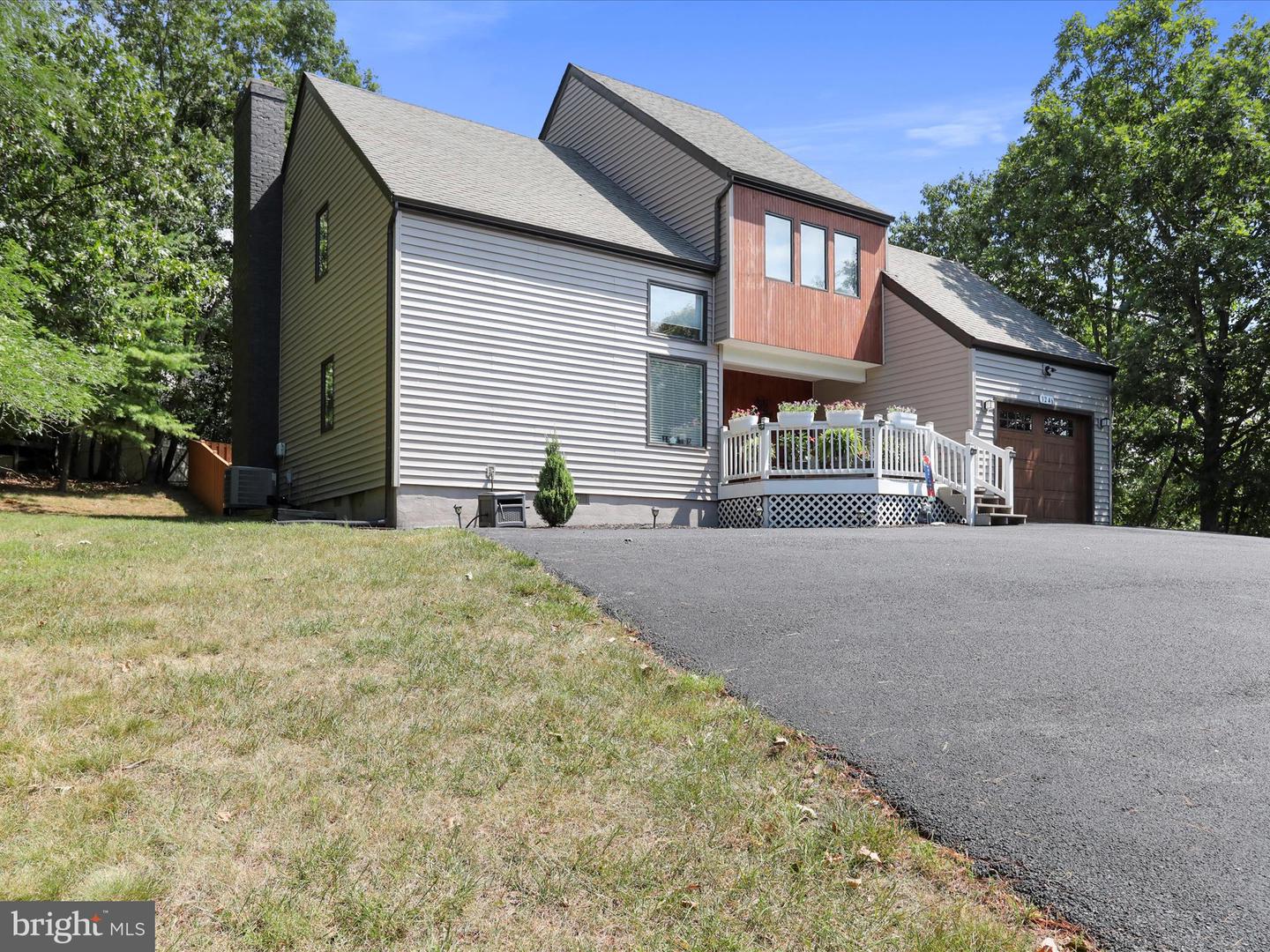 1246 LAKEVIEW DR, CROSS JUNCTION, Virginia 22625, 4 Bedrooms Bedrooms, ,2 BathroomsBathrooms,Residential,For sale,1246 LAKEVIEW DR,VAFV2033764 MLS # VAFV2033764