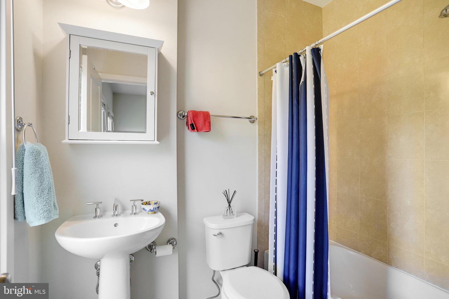 929 PARKER GRAY SCHOOL WAY, ALEXANDRIA, Virginia 22314, 3 Bedrooms Bedrooms, ,3 BathroomsBathrooms,Residential,For sale,929 PARKER GRAY SCHOOL WAY,VAAX2045042 MLS # VAAX2045042