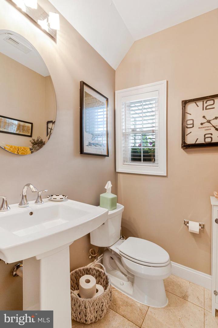 6501 JOYCE RD, ALEXANDRIA, Virginia 22310, 5 Bedrooms Bedrooms, ,4 BathroomsBathrooms,Residential,For sale,6501 JOYCE RD,VAFX2239308 MLS # VAFX2239308