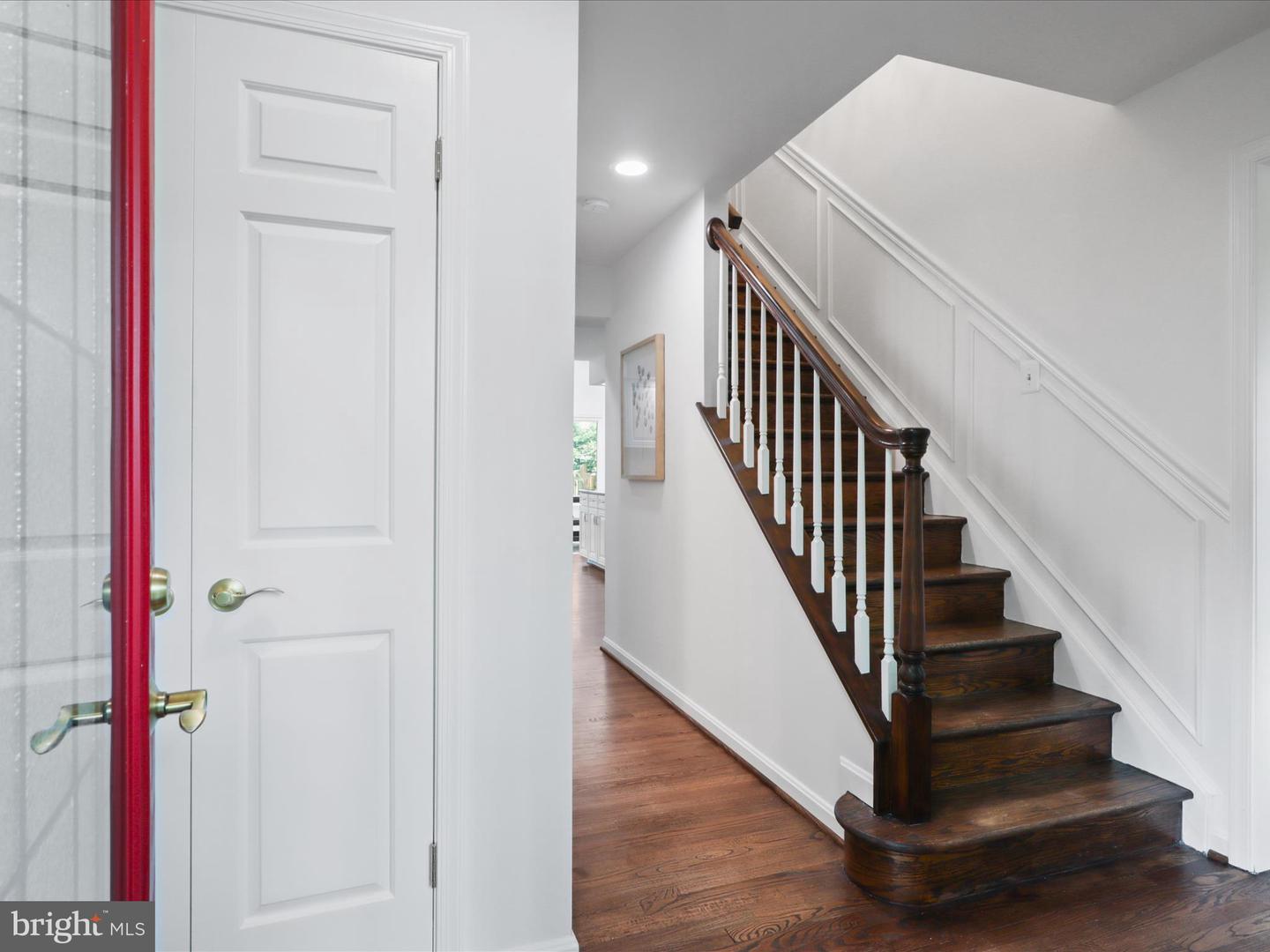12142 HOLLY KNOLL CIR, GREAT FALLS, Virginia 22066, 4 Bedrooms Bedrooms, ,3 BathroomsBathrooms,Residential,For sale,12142 HOLLY KNOLL CIR,VAFX2238630 MLS # VAFX2238630