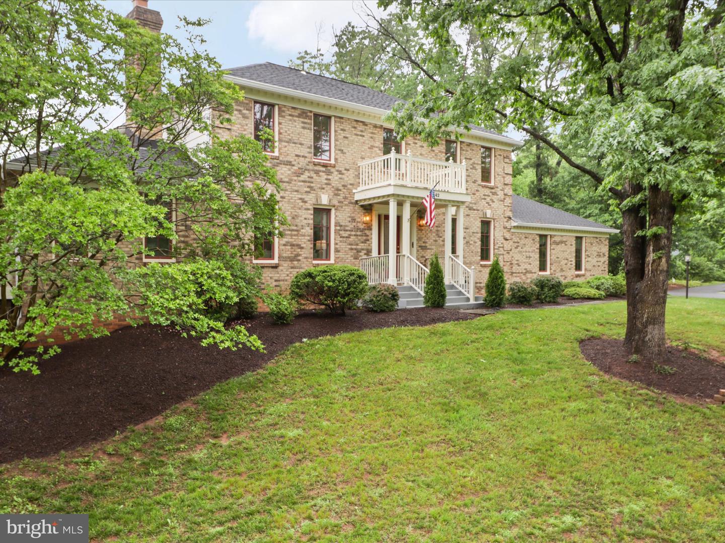 12142 HOLLY KNOLL CIR, GREAT FALLS, Virginia 22066, 4 Bedrooms Bedrooms, ,3 BathroomsBathrooms,Residential,For sale,12142 HOLLY KNOLL CIR,VAFX2238630 MLS # VAFX2238630