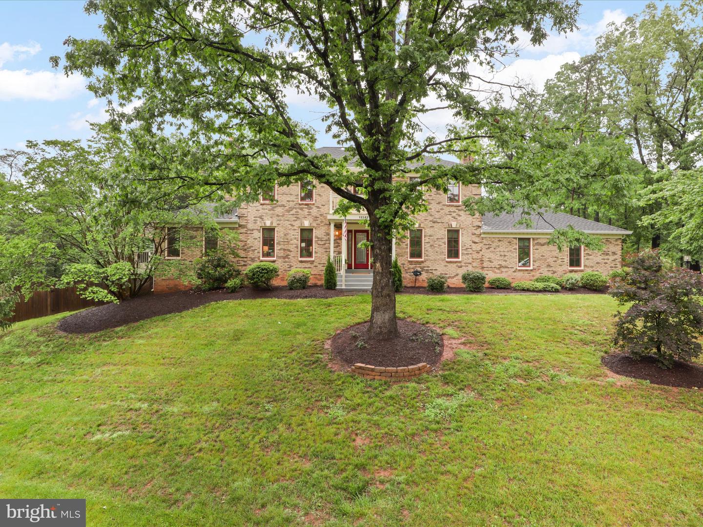12142 HOLLY KNOLL CIR, GREAT FALLS, Virginia 22066, 4 Bedrooms Bedrooms, ,3 BathroomsBathrooms,Residential,For sale,12142 HOLLY KNOLL CIR,VAFX2238630 MLS # VAFX2238630
