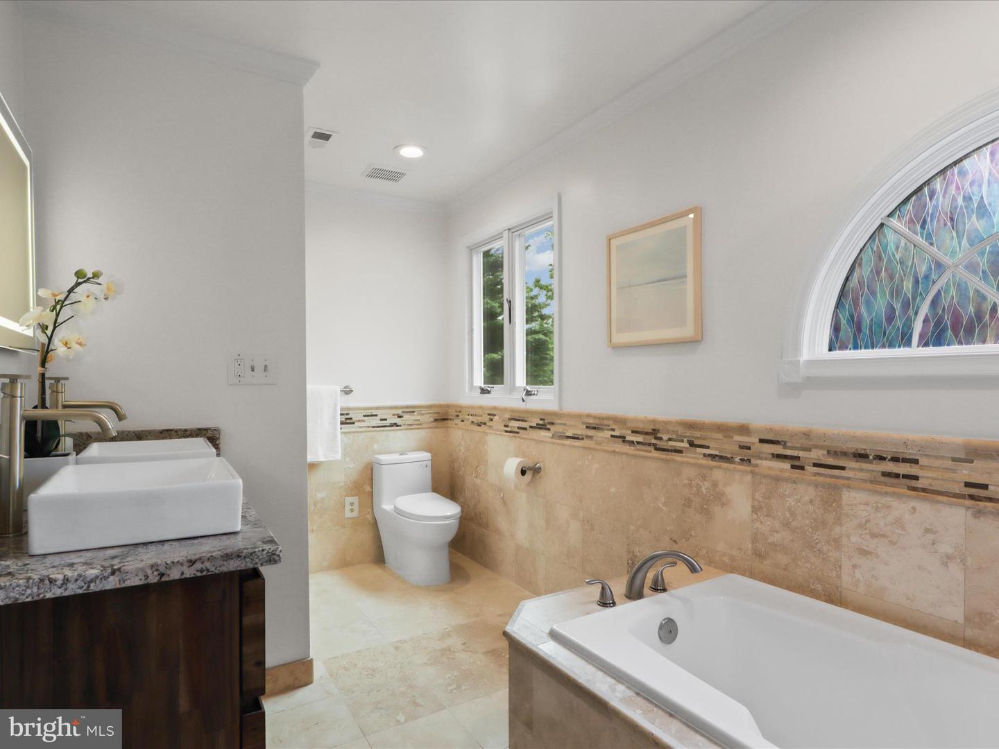 12142 HOLLY KNOLL CIR, GREAT FALLS, Virginia 22066, 4 Bedrooms Bedrooms, ,3 BathroomsBathrooms,Residential,For sale,12142 HOLLY KNOLL CIR,VAFX2238630 MLS # VAFX2238630