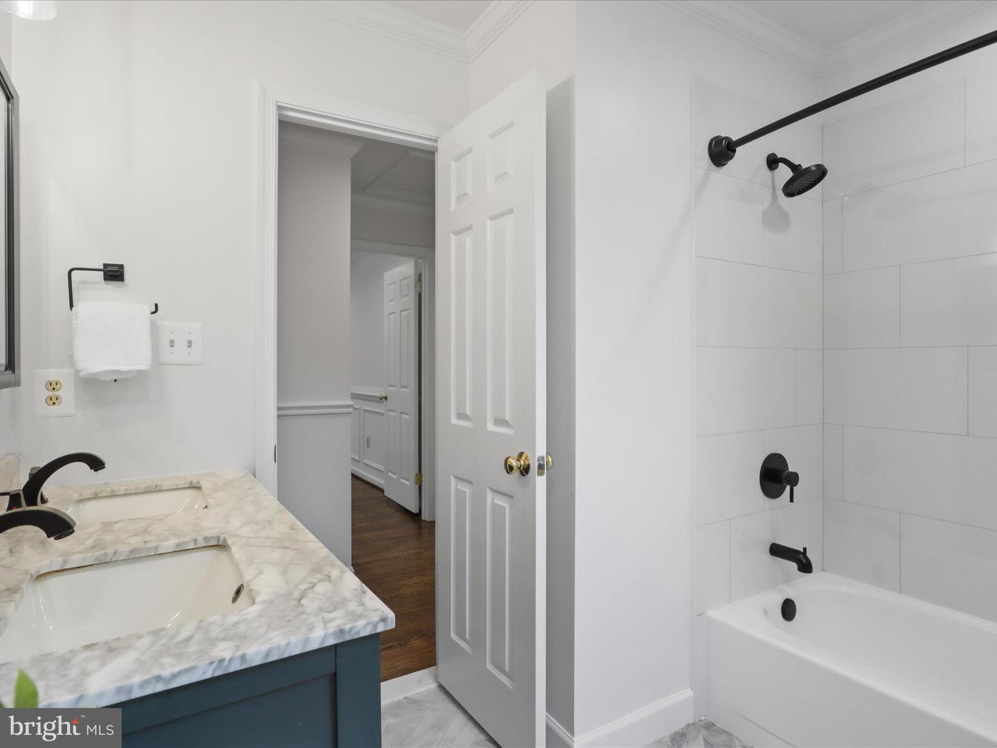 12142 HOLLY KNOLL CIR, GREAT FALLS, Virginia 22066, 4 Bedrooms Bedrooms, ,3 BathroomsBathrooms,Residential,For sale,12142 HOLLY KNOLL CIR,VAFX2238630 MLS # VAFX2238630