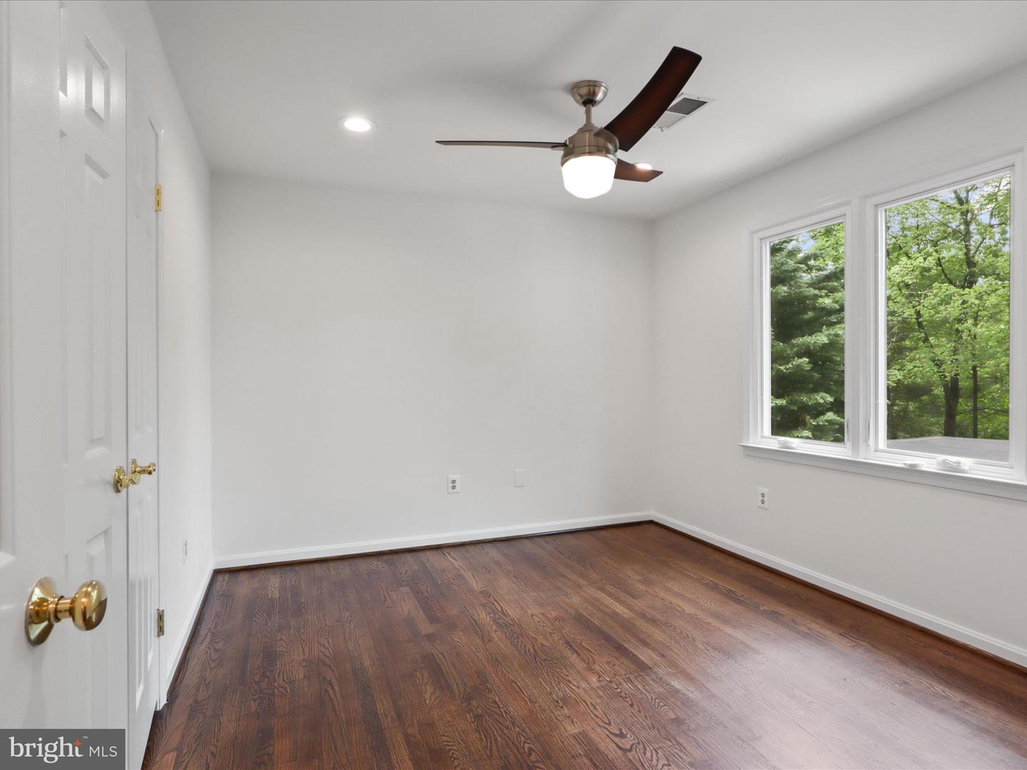 12142 HOLLY KNOLL CIR, GREAT FALLS, Virginia 22066, 4 Bedrooms Bedrooms, ,3 BathroomsBathrooms,Residential,For sale,12142 HOLLY KNOLL CIR,VAFX2238630 MLS # VAFX2238630