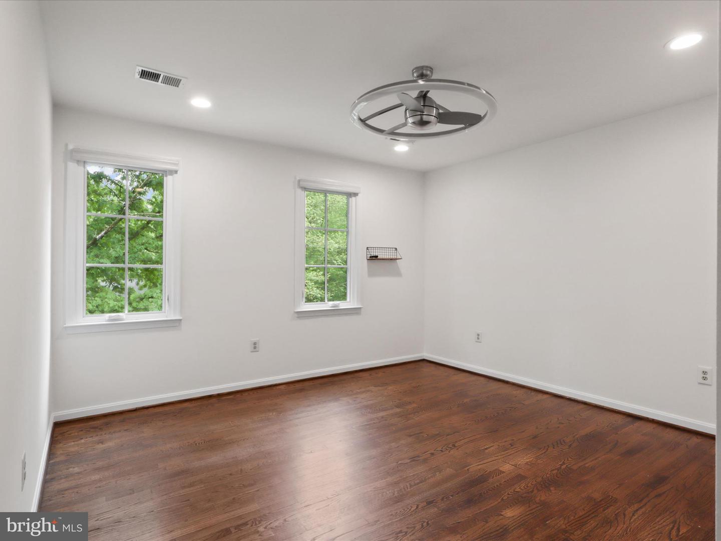 12142 HOLLY KNOLL CIR, GREAT FALLS, Virginia 22066, 4 Bedrooms Bedrooms, ,3 BathroomsBathrooms,Residential,For sale,12142 HOLLY KNOLL CIR,VAFX2238630 MLS # VAFX2238630