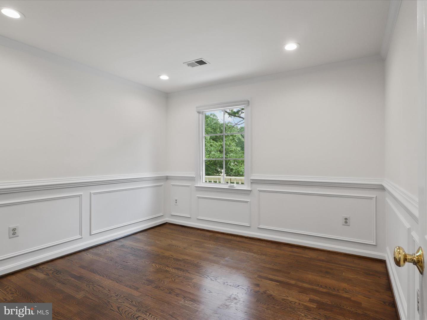 12142 HOLLY KNOLL CIR, GREAT FALLS, Virginia 22066, 4 Bedrooms Bedrooms, ,3 BathroomsBathrooms,Residential,For sale,12142 HOLLY KNOLL CIR,VAFX2238630 MLS # VAFX2238630