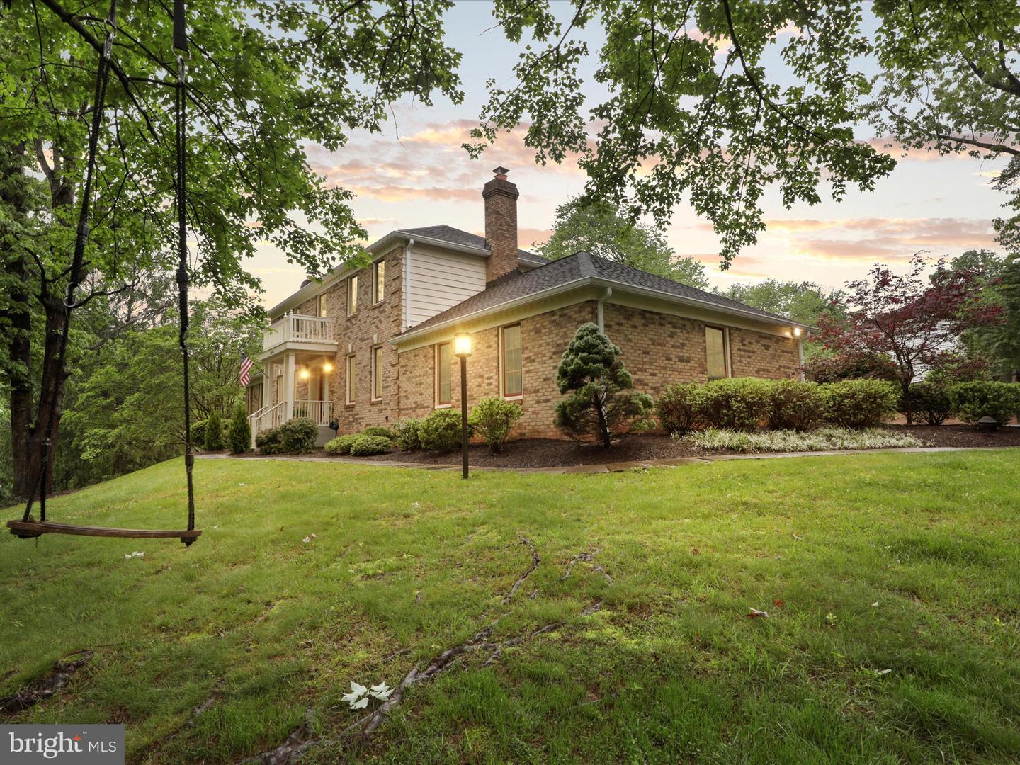 12142 HOLLY KNOLL CIR, GREAT FALLS, Virginia 22066, 4 Bedrooms Bedrooms, ,3 BathroomsBathrooms,Residential,For sale,12142 HOLLY KNOLL CIR,VAFX2238630 MLS # VAFX2238630