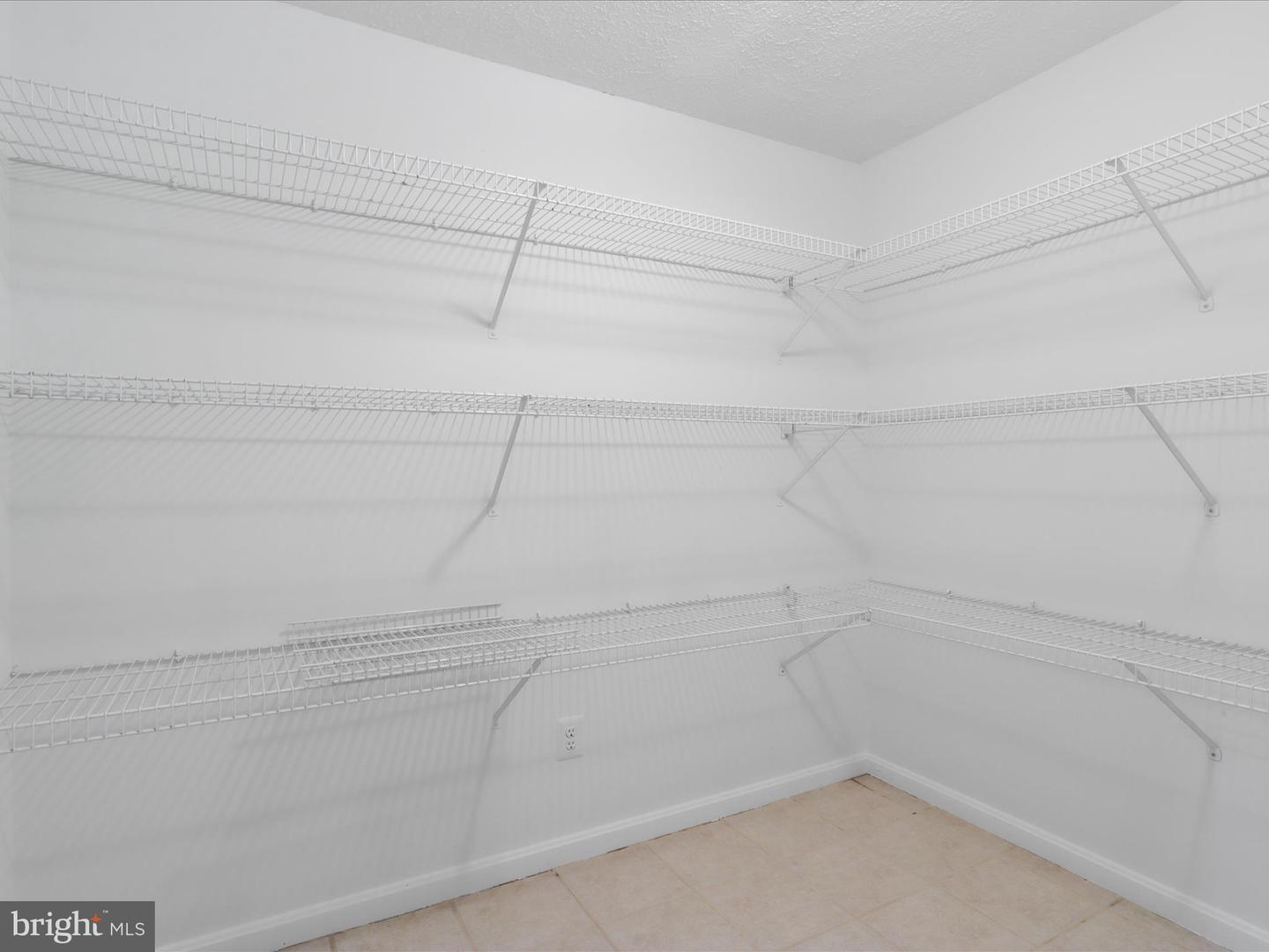 12142 HOLLY KNOLL CIR, GREAT FALLS, Virginia 22066, 4 Bedrooms Bedrooms, ,3 BathroomsBathrooms,Residential,For sale,12142 HOLLY KNOLL CIR,VAFX2238630 MLS # VAFX2238630