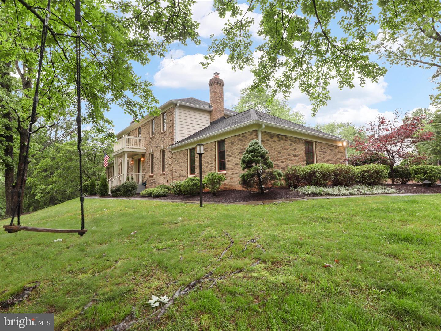 12142 HOLLY KNOLL CIR, GREAT FALLS, Virginia 22066, 4 Bedrooms Bedrooms, ,3 BathroomsBathrooms,Residential,For sale,12142 HOLLY KNOLL CIR,VAFX2238630 MLS # VAFX2238630