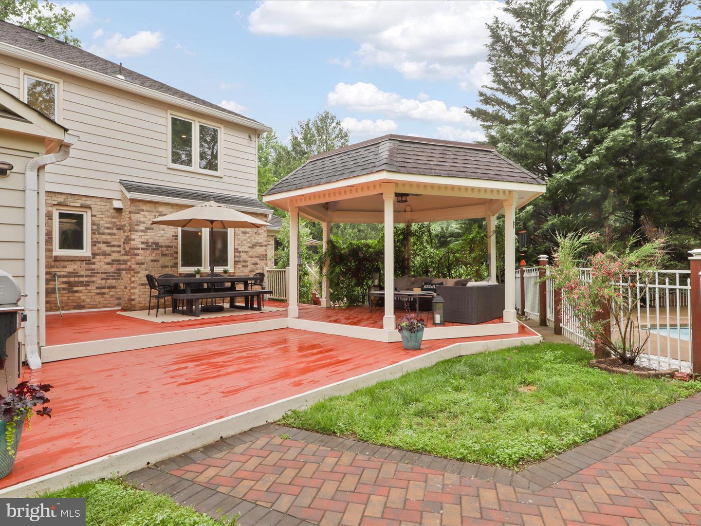 12142 HOLLY KNOLL CIR, GREAT FALLS, Virginia 22066, 4 Bedrooms Bedrooms, ,3 BathroomsBathrooms,Residential,For sale,12142 HOLLY KNOLL CIR,VAFX2238630 MLS # VAFX2238630