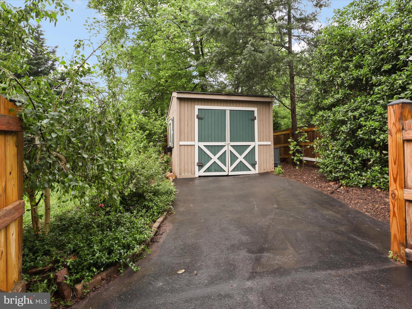 12142 HOLLY KNOLL CIR, GREAT FALLS, Virginia 22066, 4 Bedrooms Bedrooms, ,3 BathroomsBathrooms,Residential,For sale,12142 HOLLY KNOLL CIR,VAFX2238630 MLS # VAFX2238630