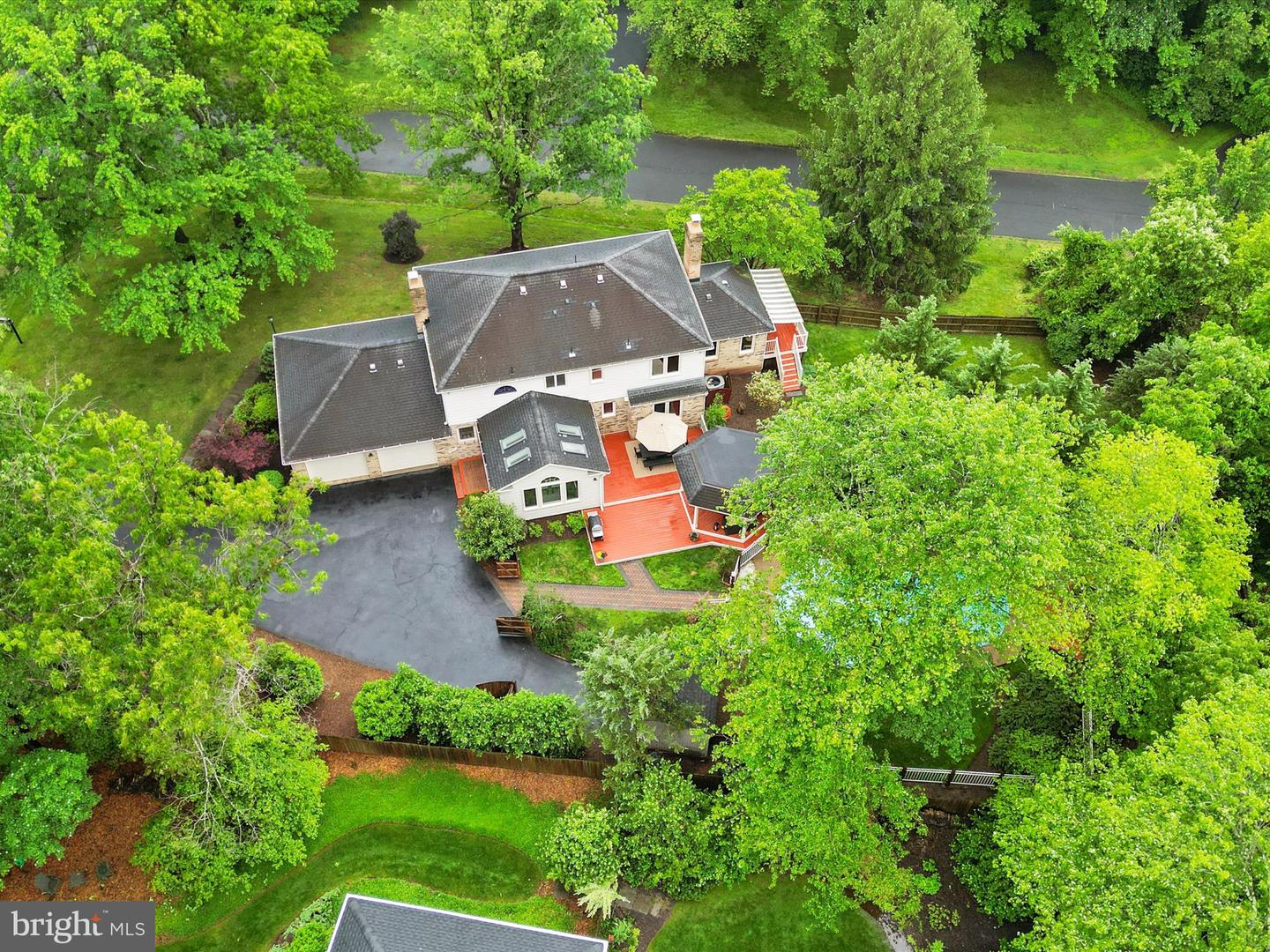 12142 HOLLY KNOLL CIR, GREAT FALLS, Virginia 22066, 4 Bedrooms Bedrooms, ,3 BathroomsBathrooms,Residential,For sale,12142 HOLLY KNOLL CIR,VAFX2238630 MLS # VAFX2238630